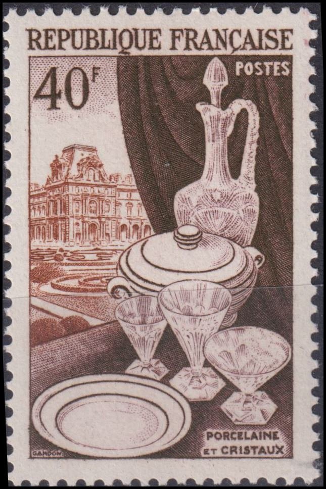 Timbre France 1954 n° 972 – Porcelaine et cristaux et le Louvre